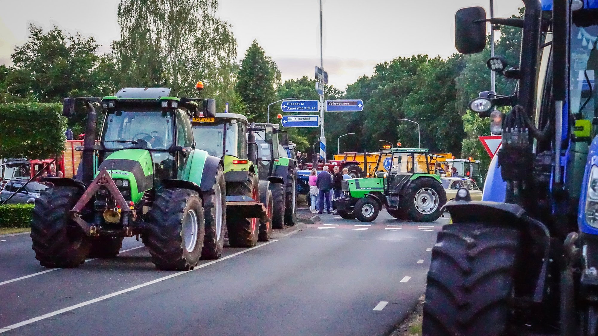 Boerenprotest zorgt voor afsluiting rotonde in Nunspeet