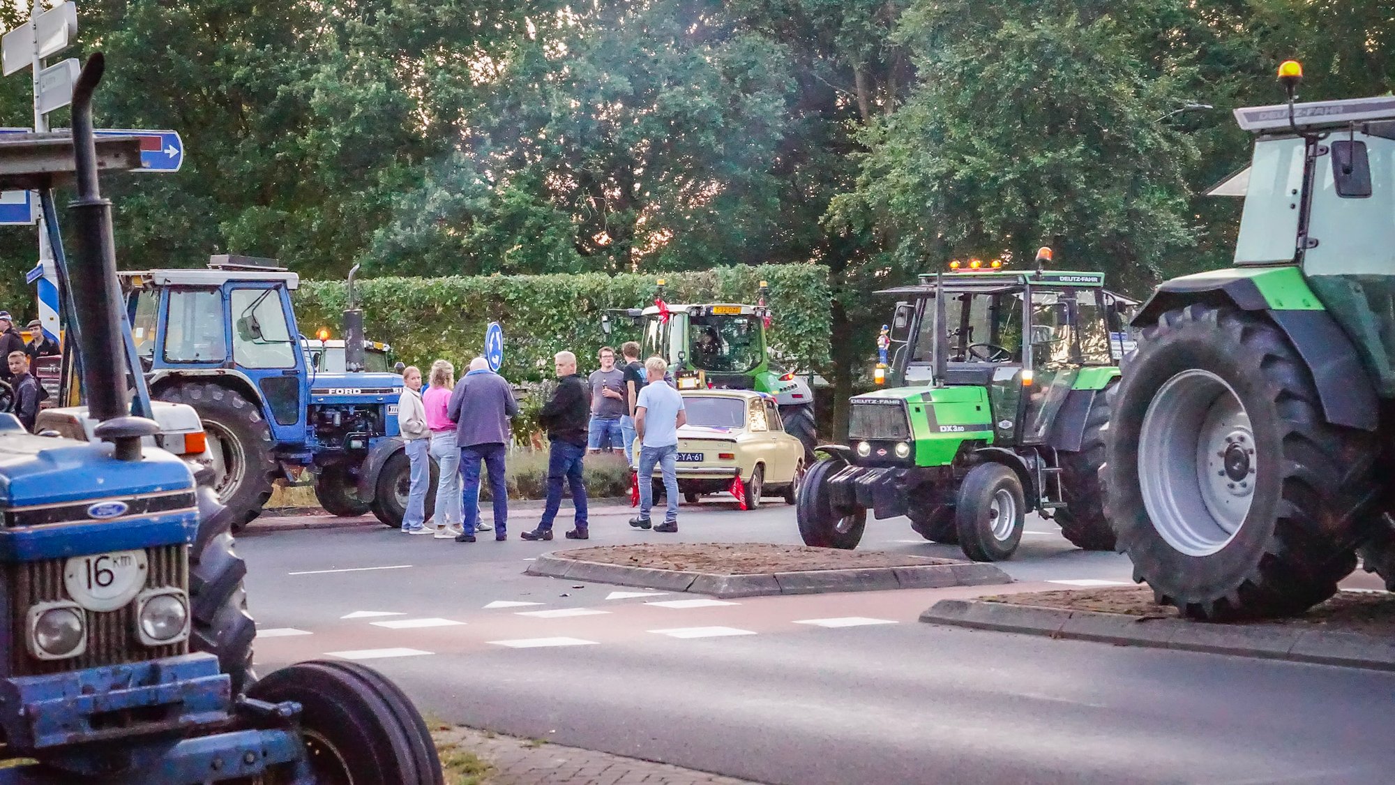Boerenprotest zorgt voor afsluiting rotonde in Nunspeet