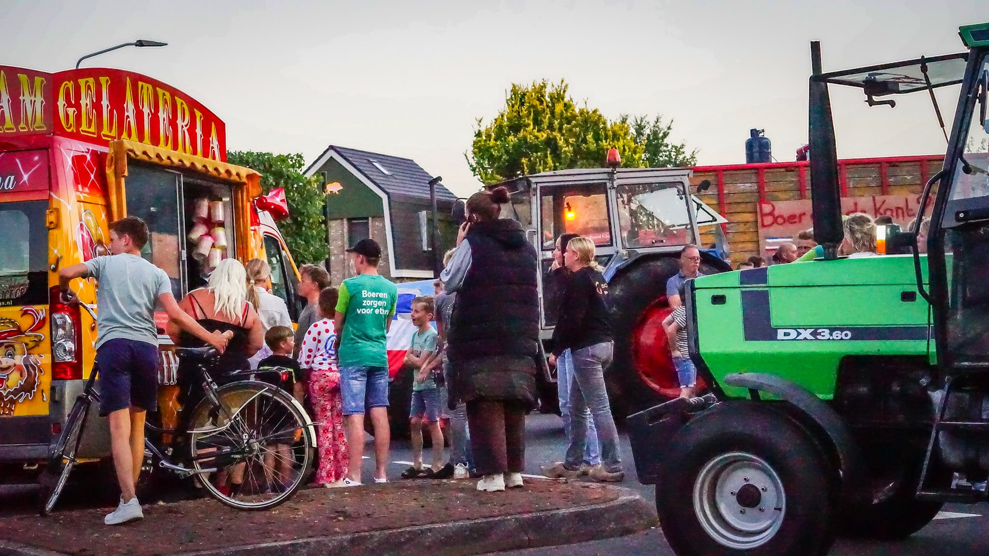 Boerenprotest zorgt voor afsluiting rotonde in Nunspeet