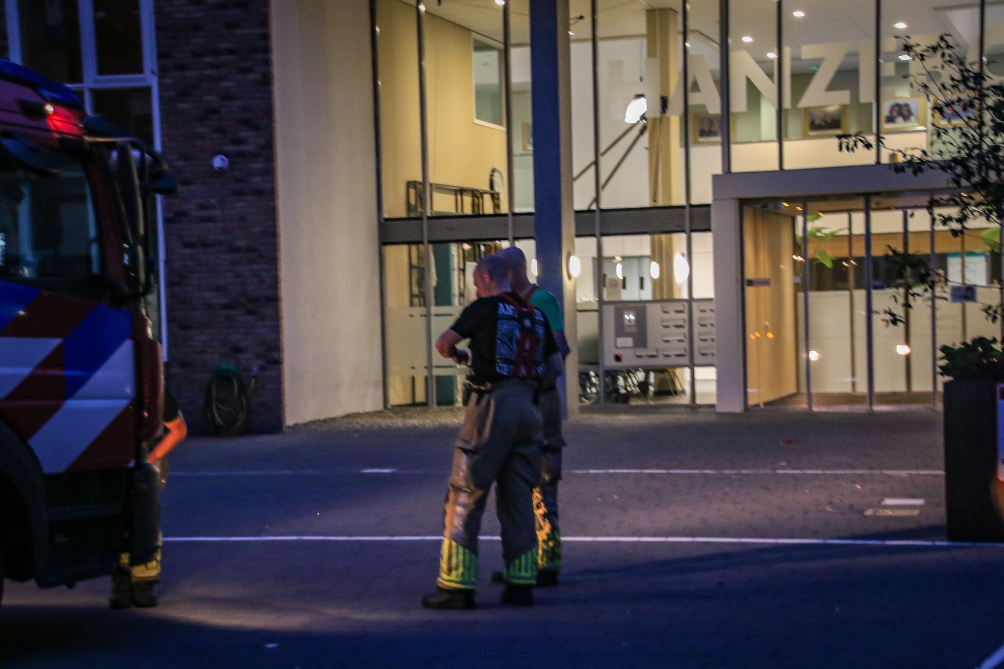 Brandweer rukt uit voor brandmelding bij zorglocatie Hanzeborg in Lelystad