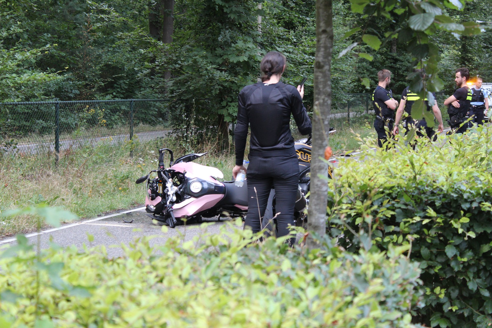 Motorrijder gewond na botsing tegen boom op Krakelingweg in Zeist
