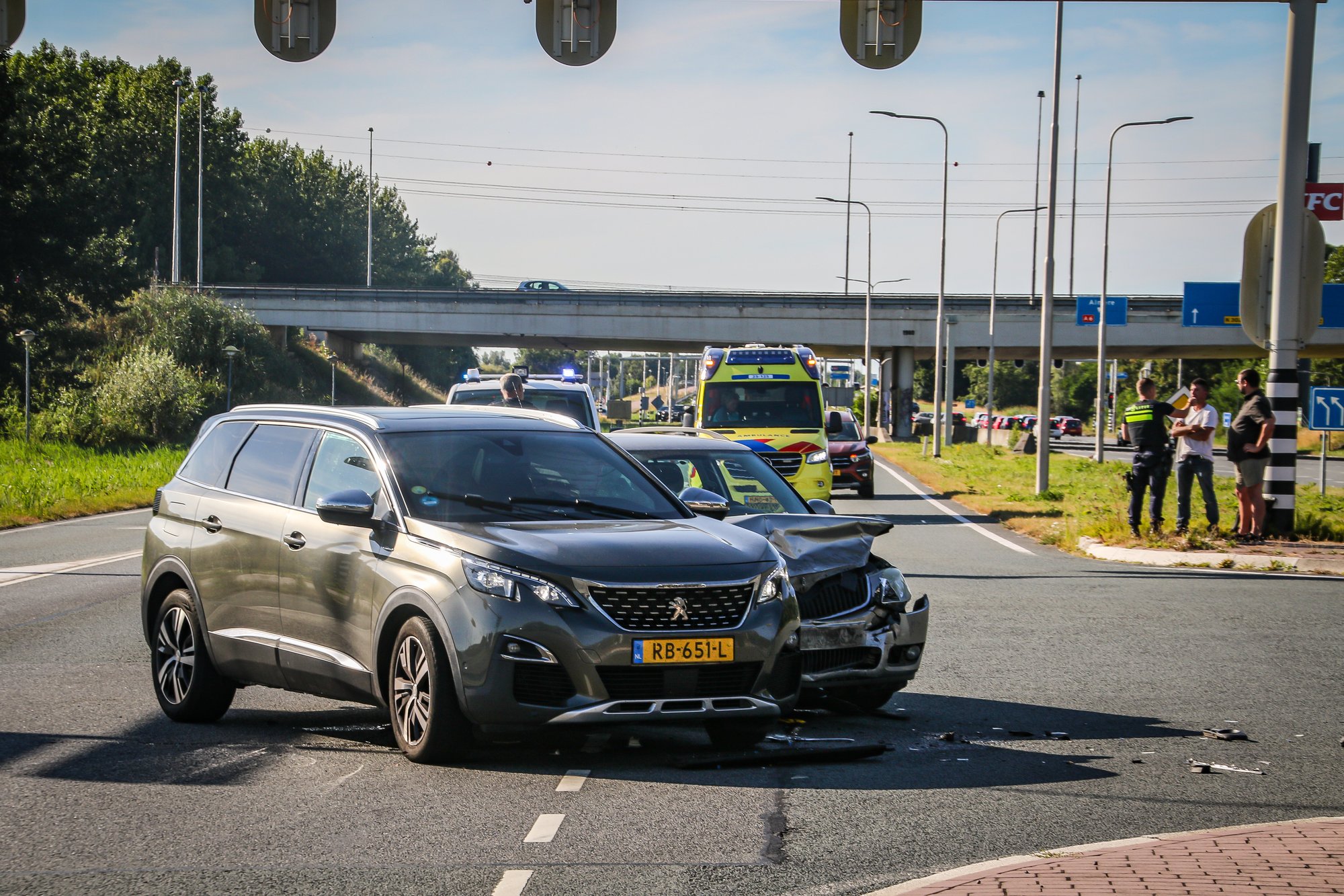 Aanrijding met twee voertuigen op N302 bij Lelystad, één persoon aangehouden