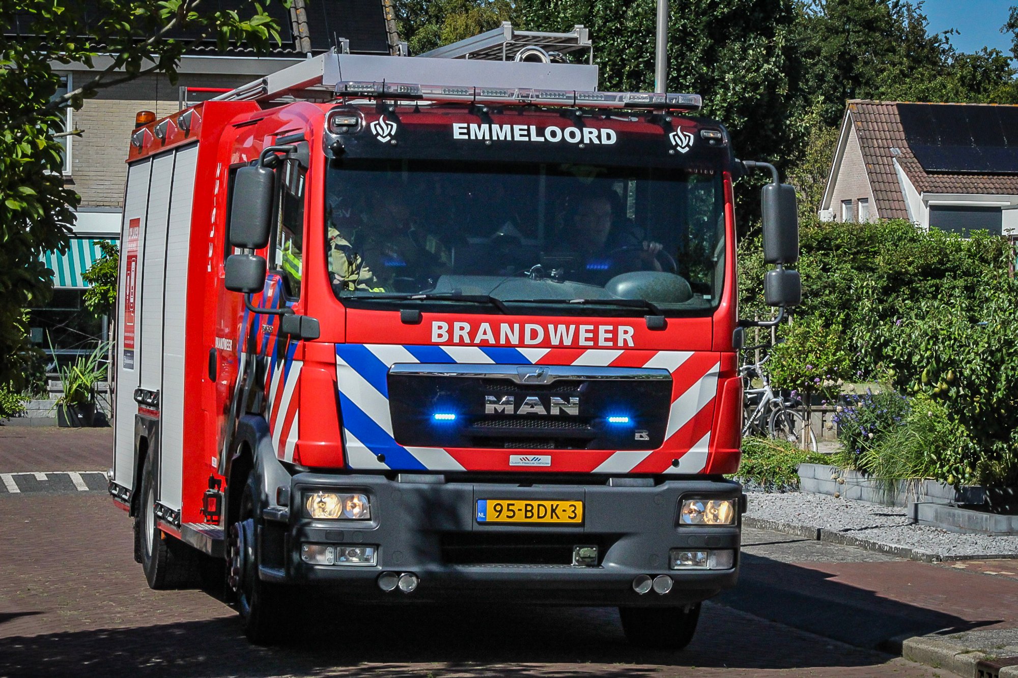 Brand in bijkeuken snel onder controle, politie forceert toegang tot woning in Emmeloord
