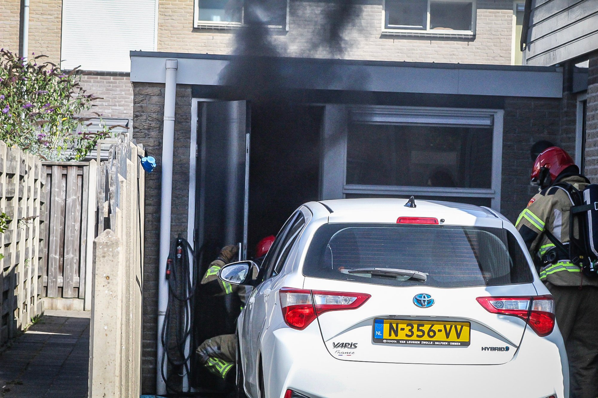 Brand in bijkeuken snel onder controle, politie forceert toegang tot woning in Emmeloord