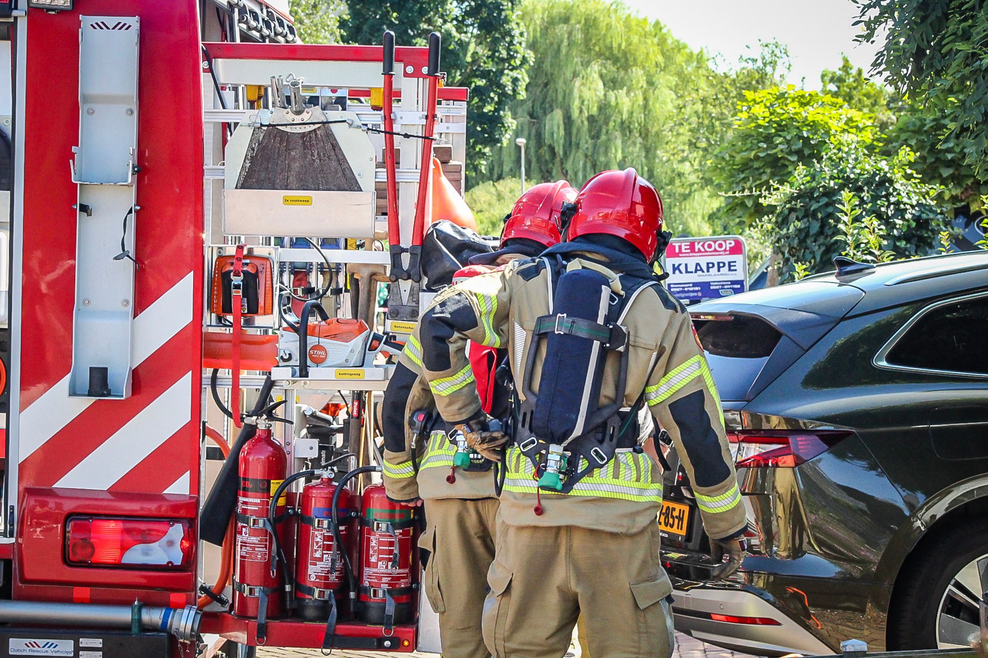 Brand in bijkeuken snel onder controle, politie forceert toegang tot woning in Emmeloord