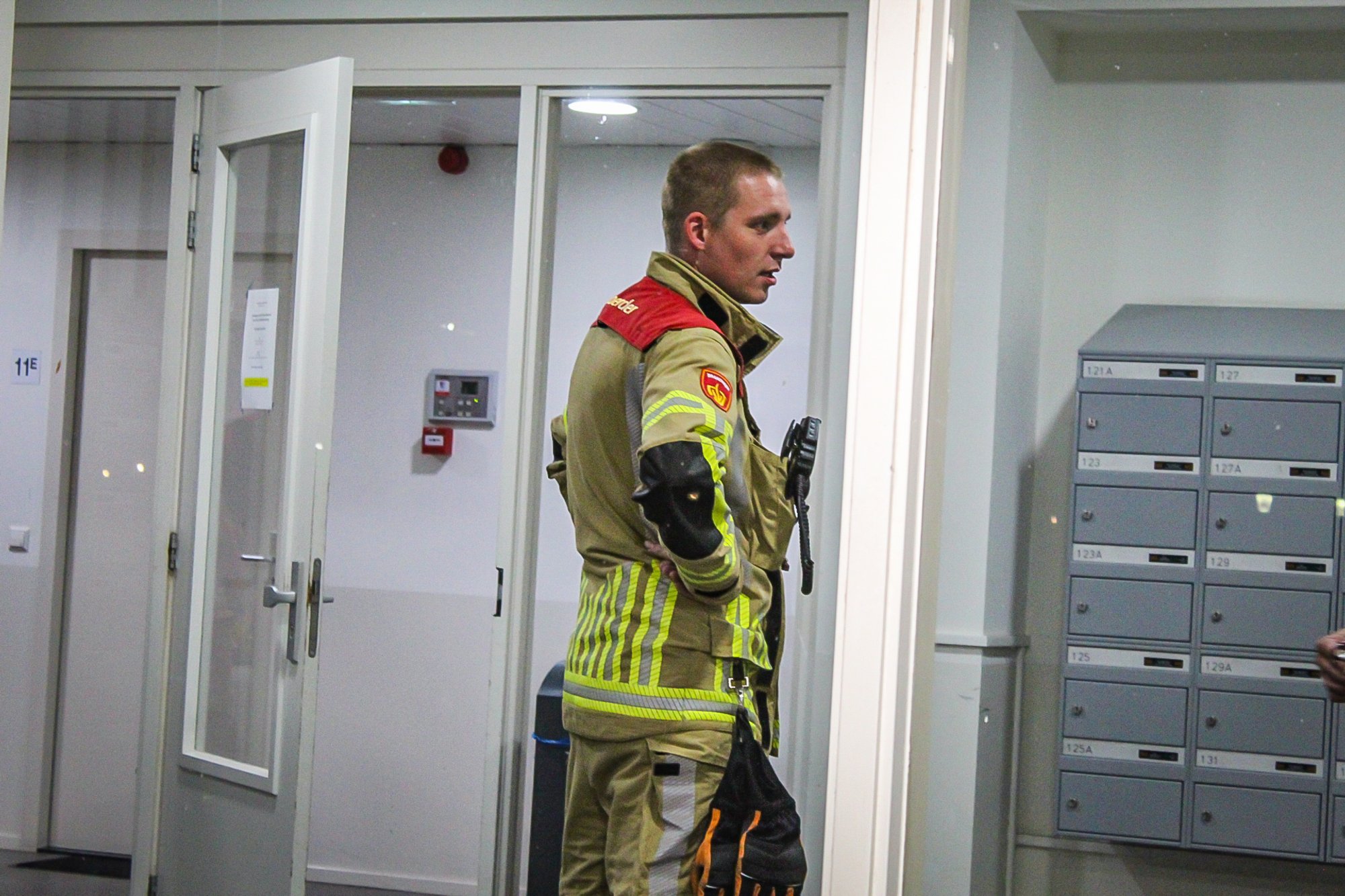 Brandweer bevrijdt personen uit vastgelopen lift aan Schermerslaan in Zeist