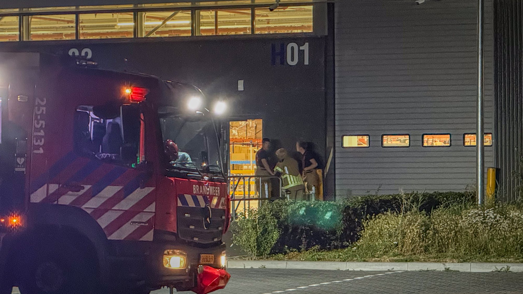 Brandweer rukt uit voor sprinklermelding bij distributiecentrum in Lelystad, inzet blijkt loos alarm
