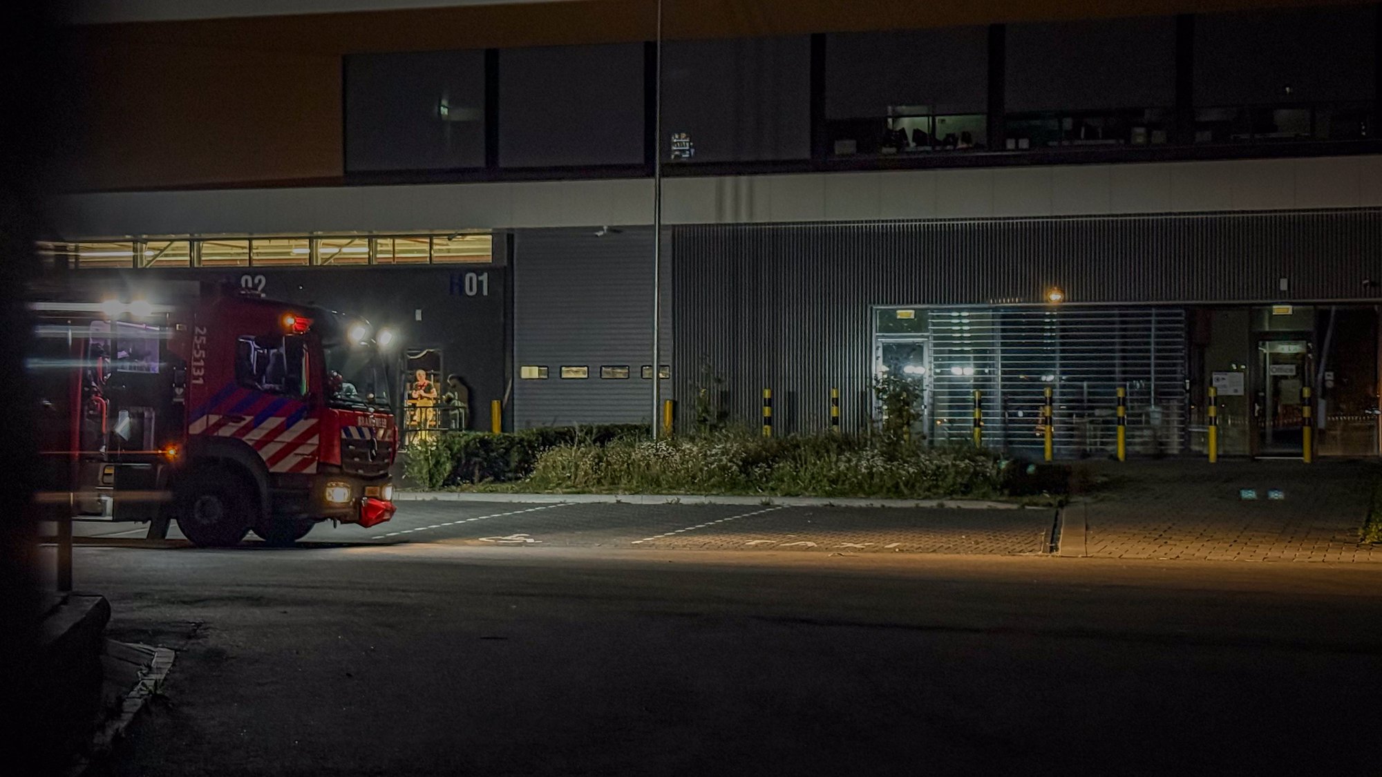 Brandweer rukt uit voor sprinklermelding bij distributiecentrum in Lelystad, inzet blijkt loos alarm