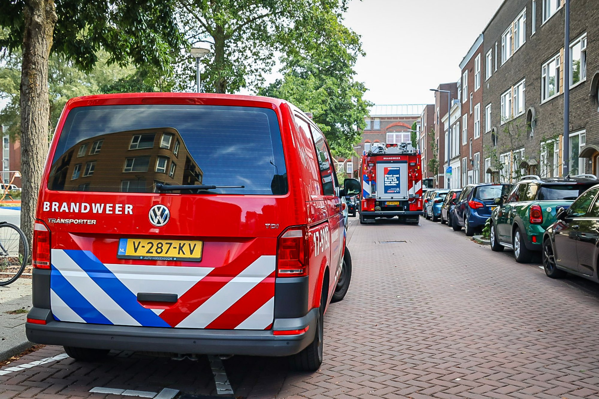 Gaslek bij graafwerkzaamheden in Rotterdam, brandweer dicht leiding