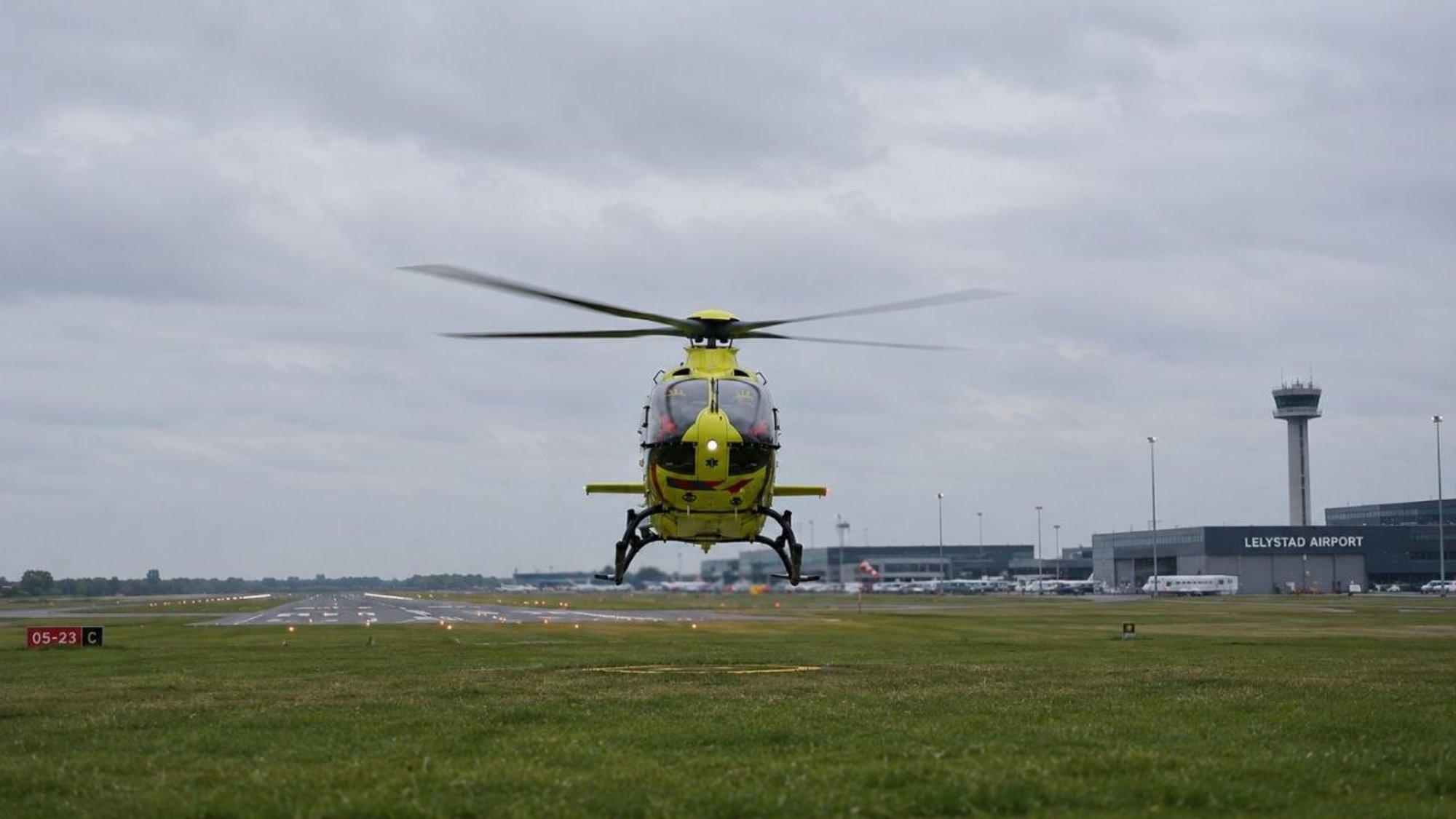 Nederlandse traumahelikopter na grote reparatie terug op Lelystad Airport