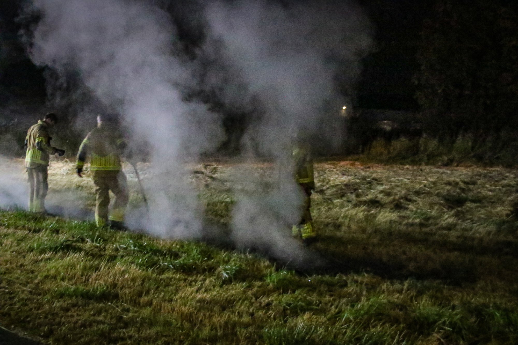 Persfotograaf blust eerste brandhaard bij buitenbrand in Almere