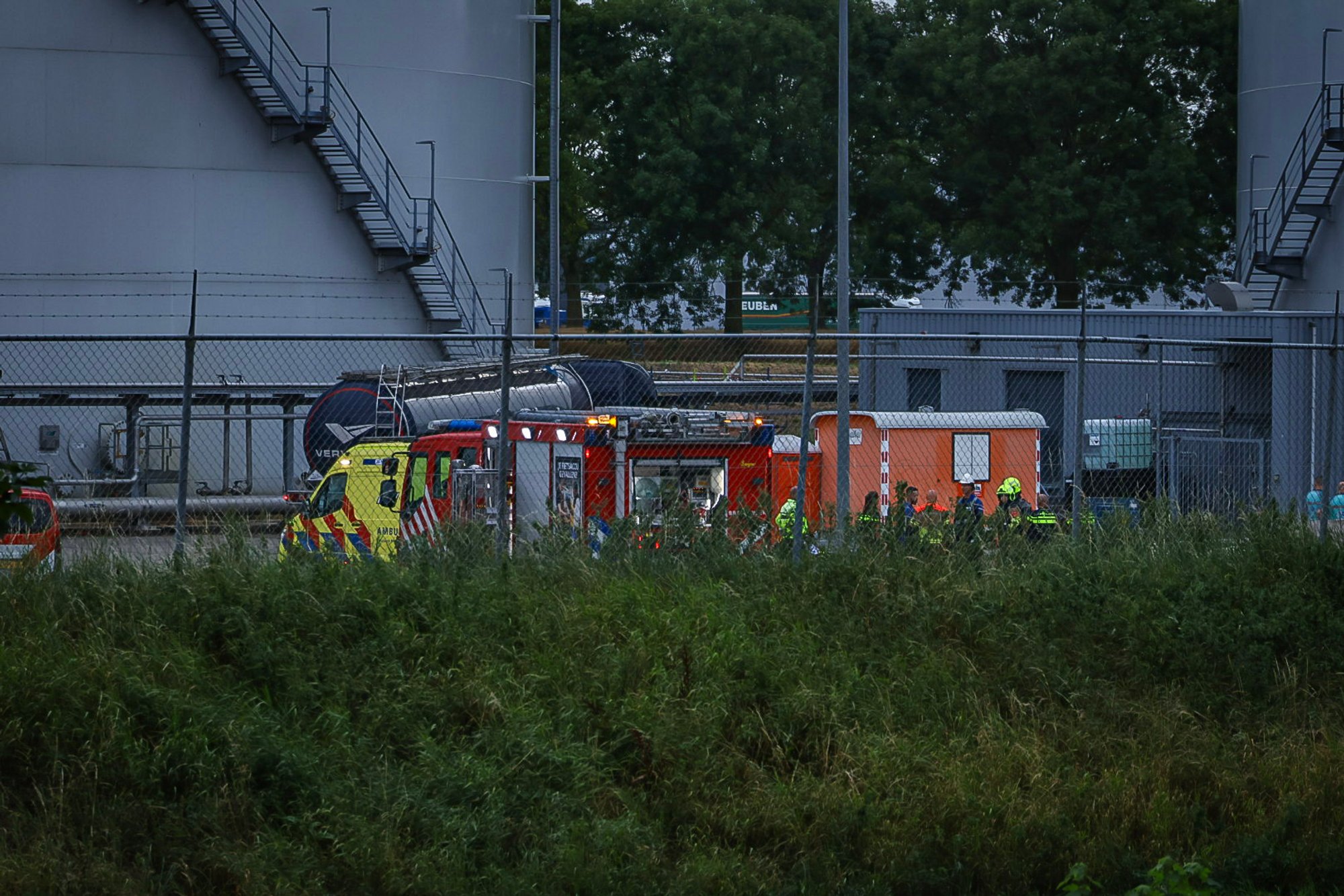 Persoon met spoed naar ziekenhuis na incident met gevaarlijke stoffen in Dinteloord