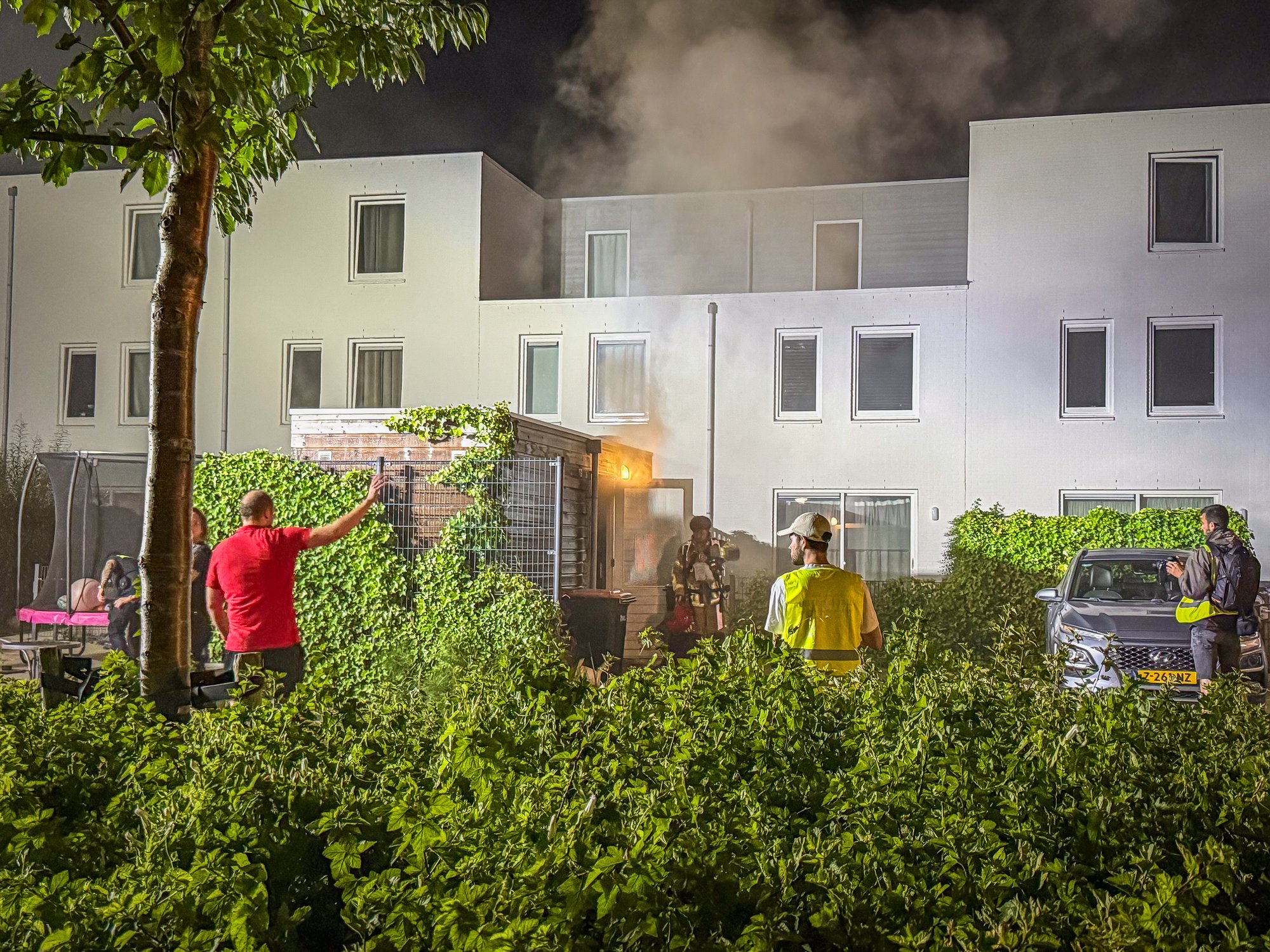 Schuurbrand slaat over naar naastgelegen schuur in Lelystad