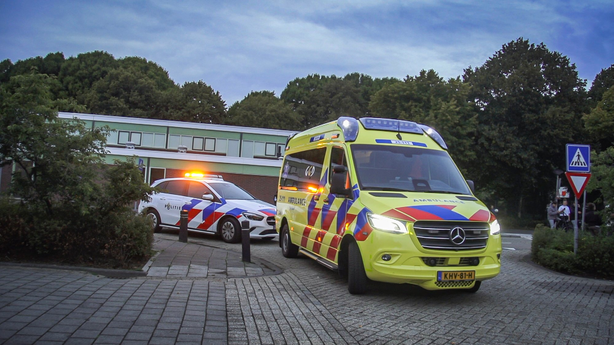 Scooter zwaar beschadigd na botsing met bestelbus op Voorstraat in Lelystad