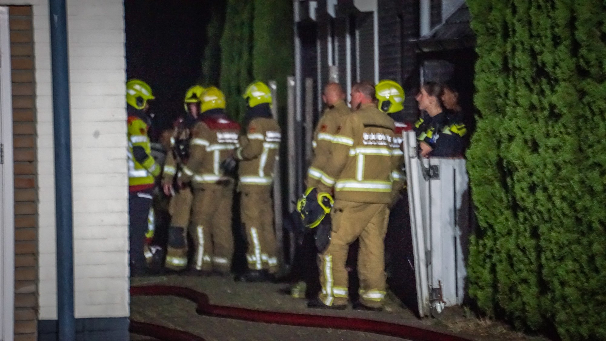 Uitslaande brand in bijgebouw aan Engweg in Heerde