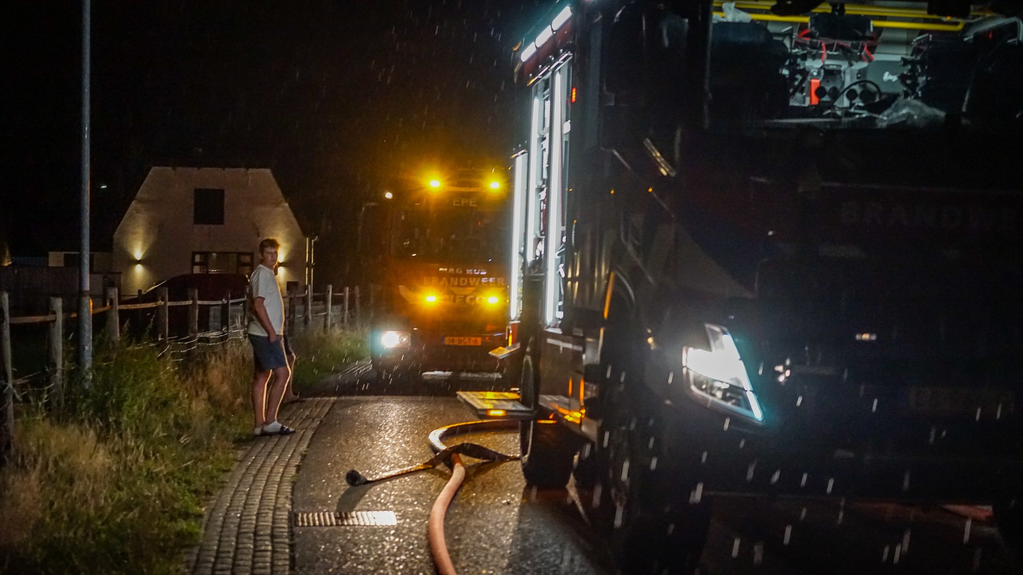 Uitslaande brand in bijgebouw aan Engweg in Heerde