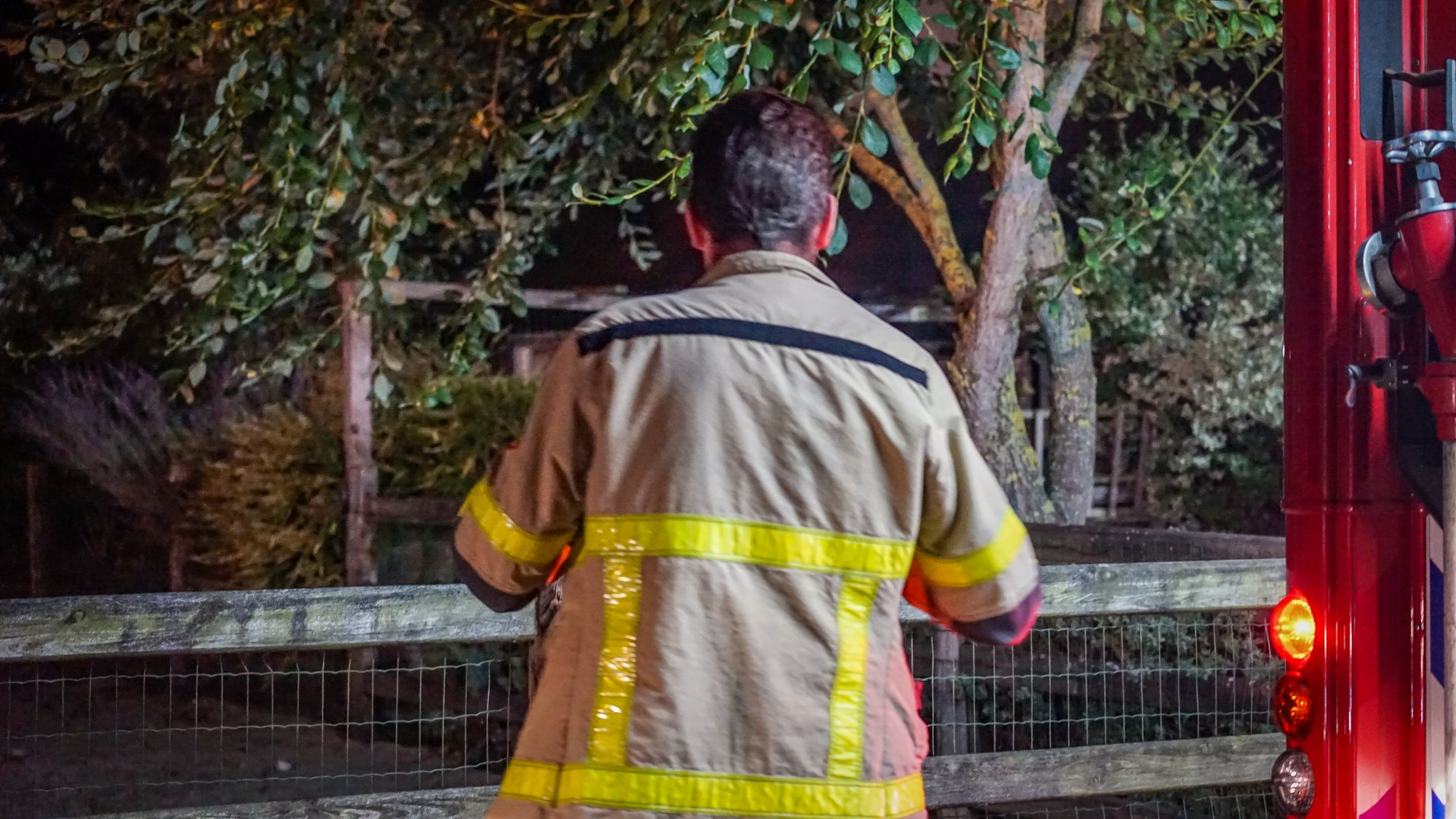 Uitslaande brand in bijgebouw aan Engweg in Heerde