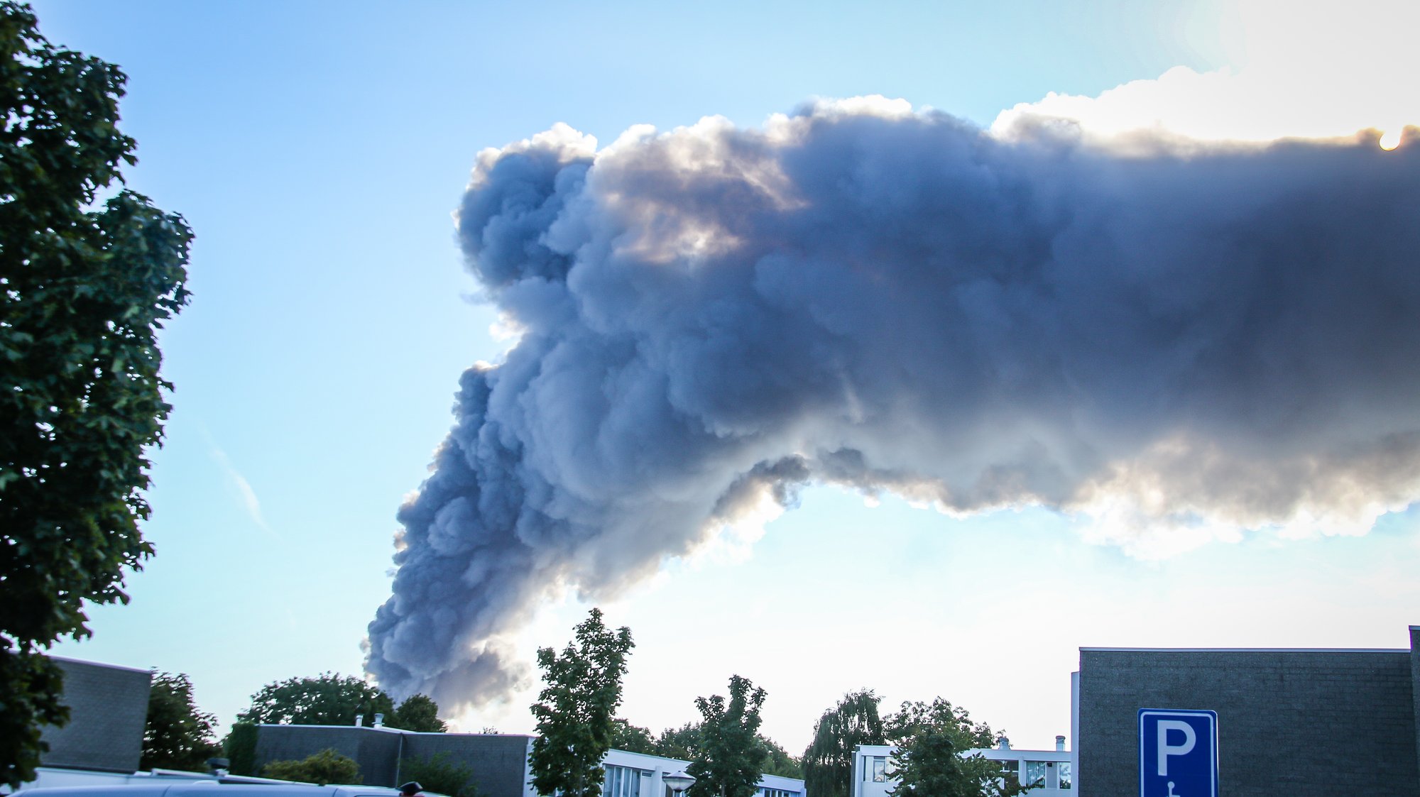 Zeer grote brand bij SOCAR in Lelystad, GRIP 1 opgeschaald
