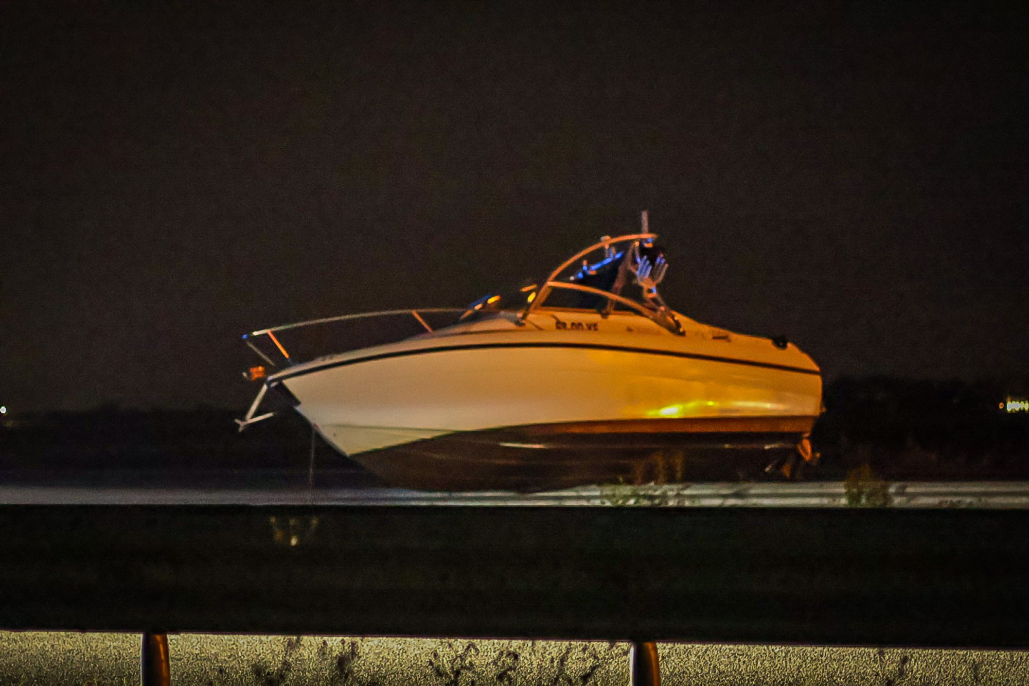 Aanhanger met boot schiet los op A4 bij Dinteloord