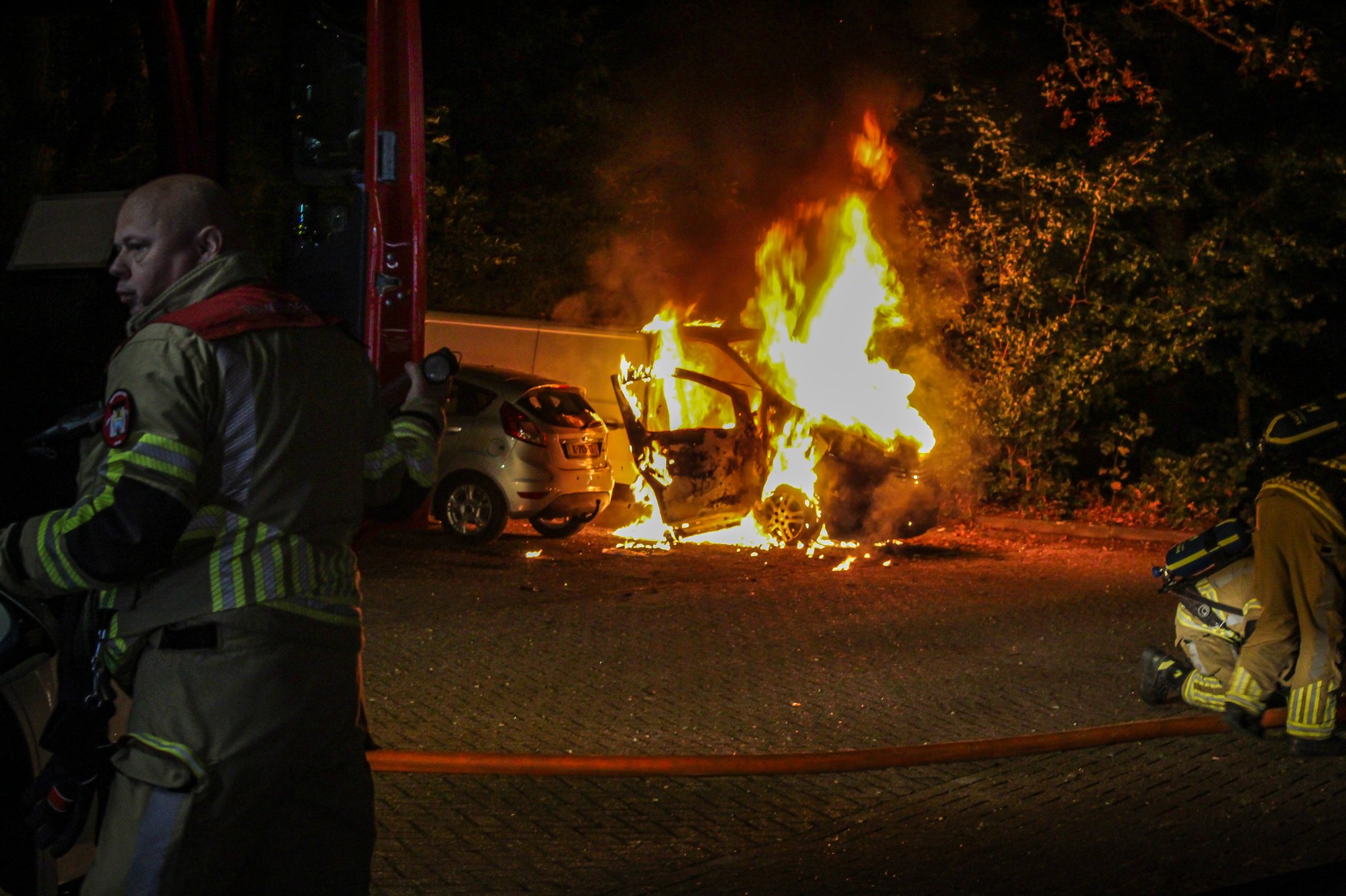 Auto volledig uitgebrand aan Titus Brandsmalaan in Zeist