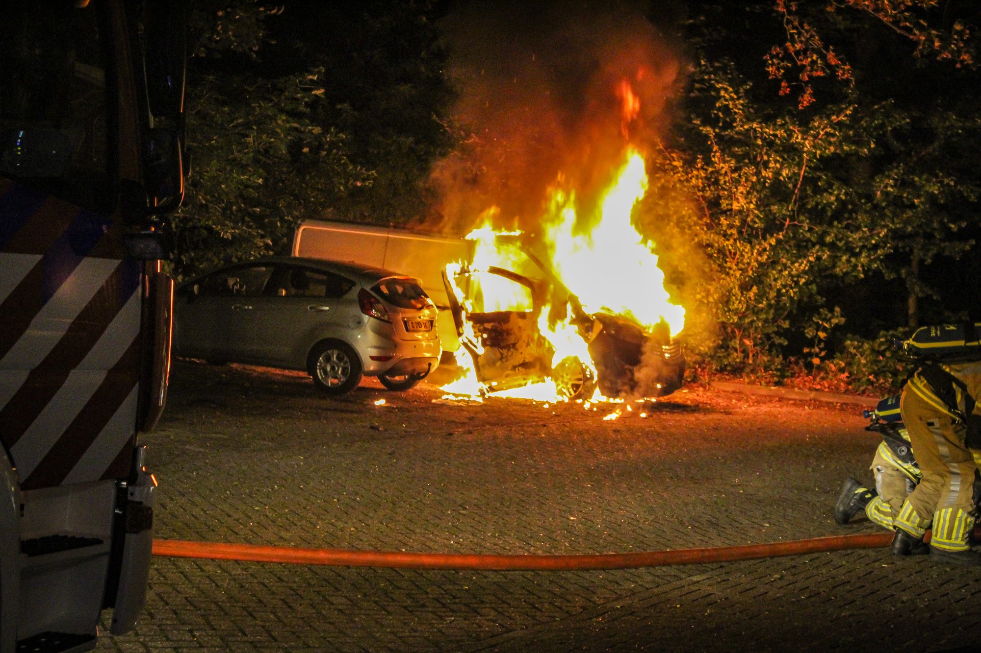 Auto volledig uitgebrand aan Titus Brandsmalaan in Zeist