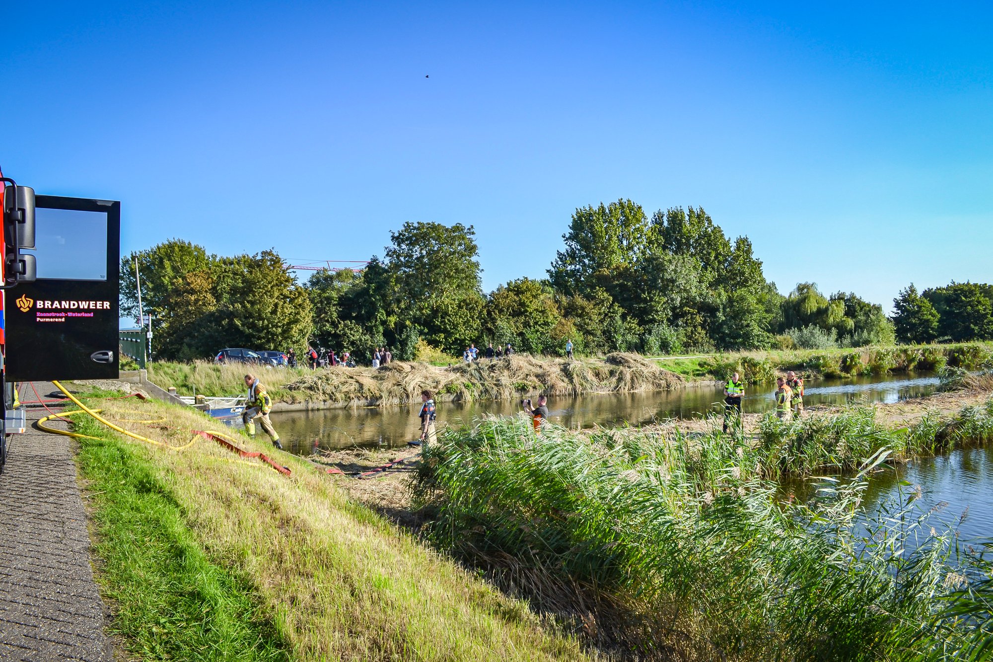 Boot geblust na brand onder brug in Purmerend