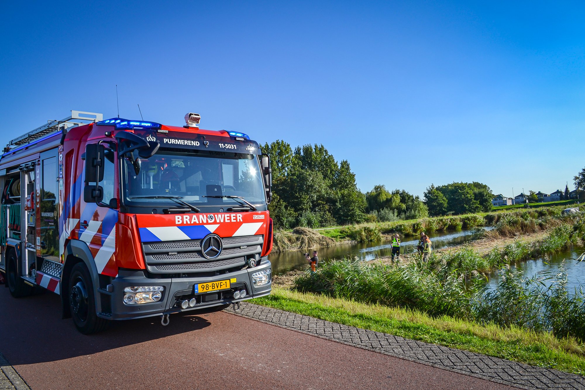 Boot geblust na brand onder brug in Purmerend