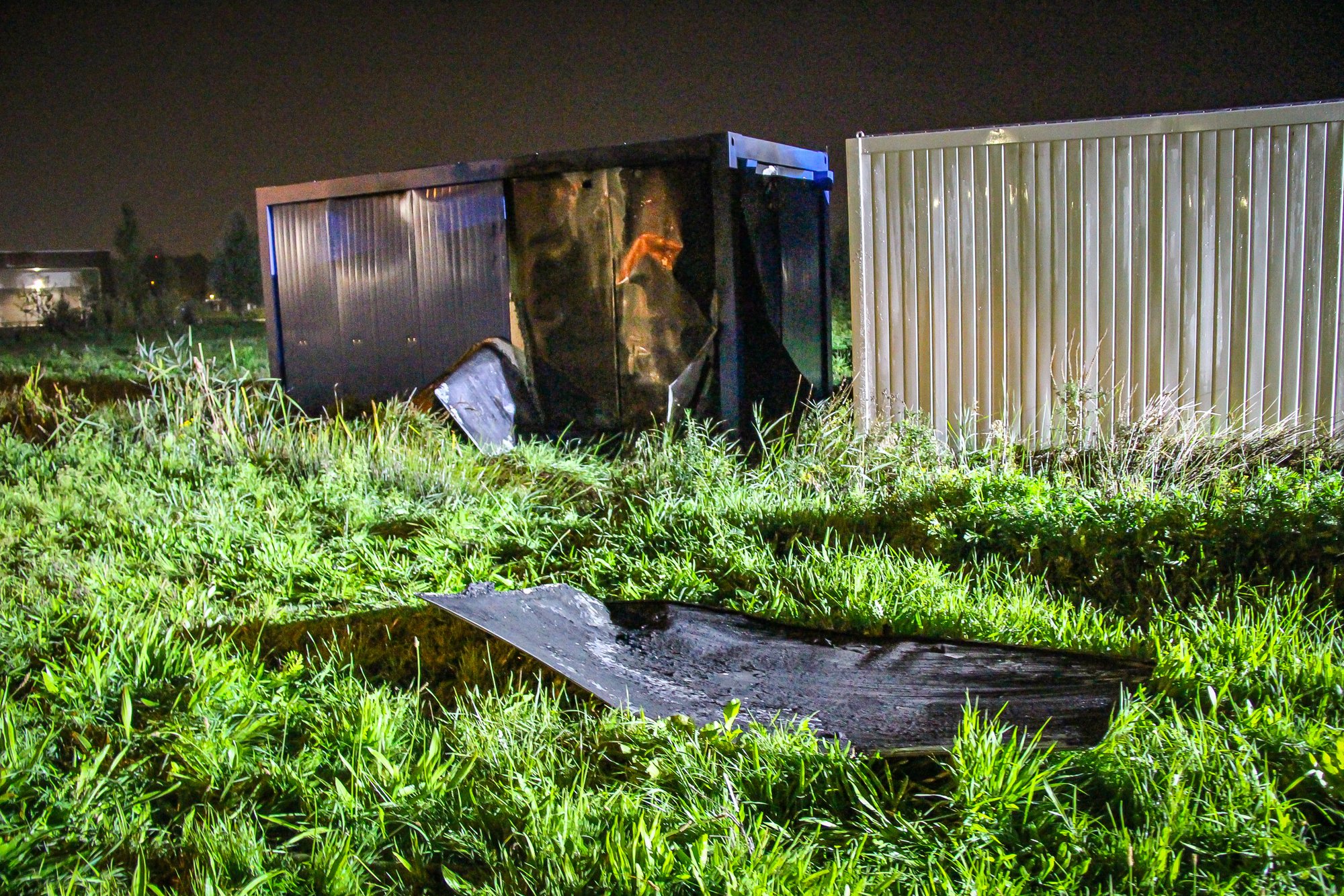 Brand in zeecontainer aan Mammoet in ’s-Hertogenbosch