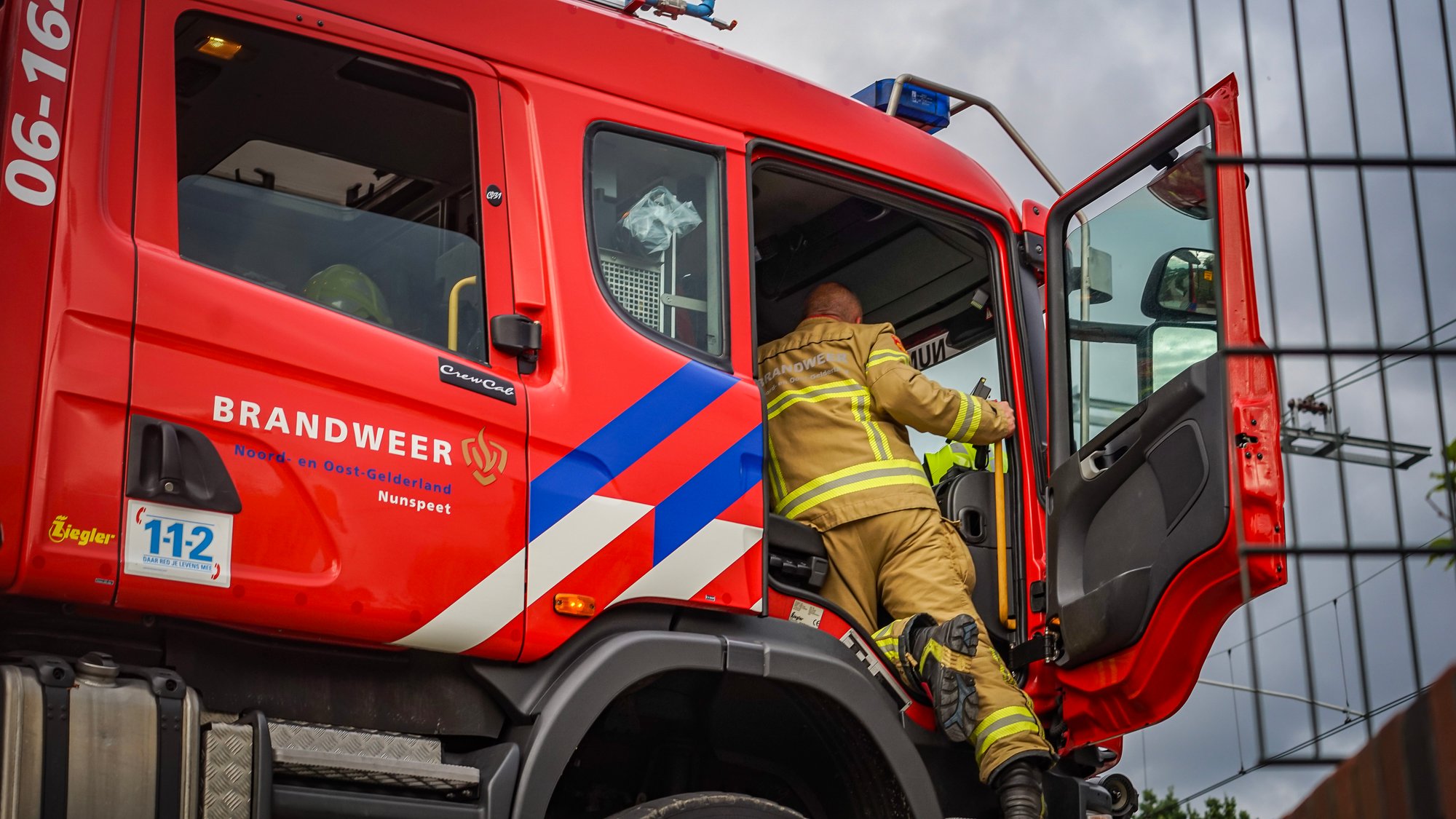 Brandgerucht bij NS-station Nunspeet door warme aardkabel