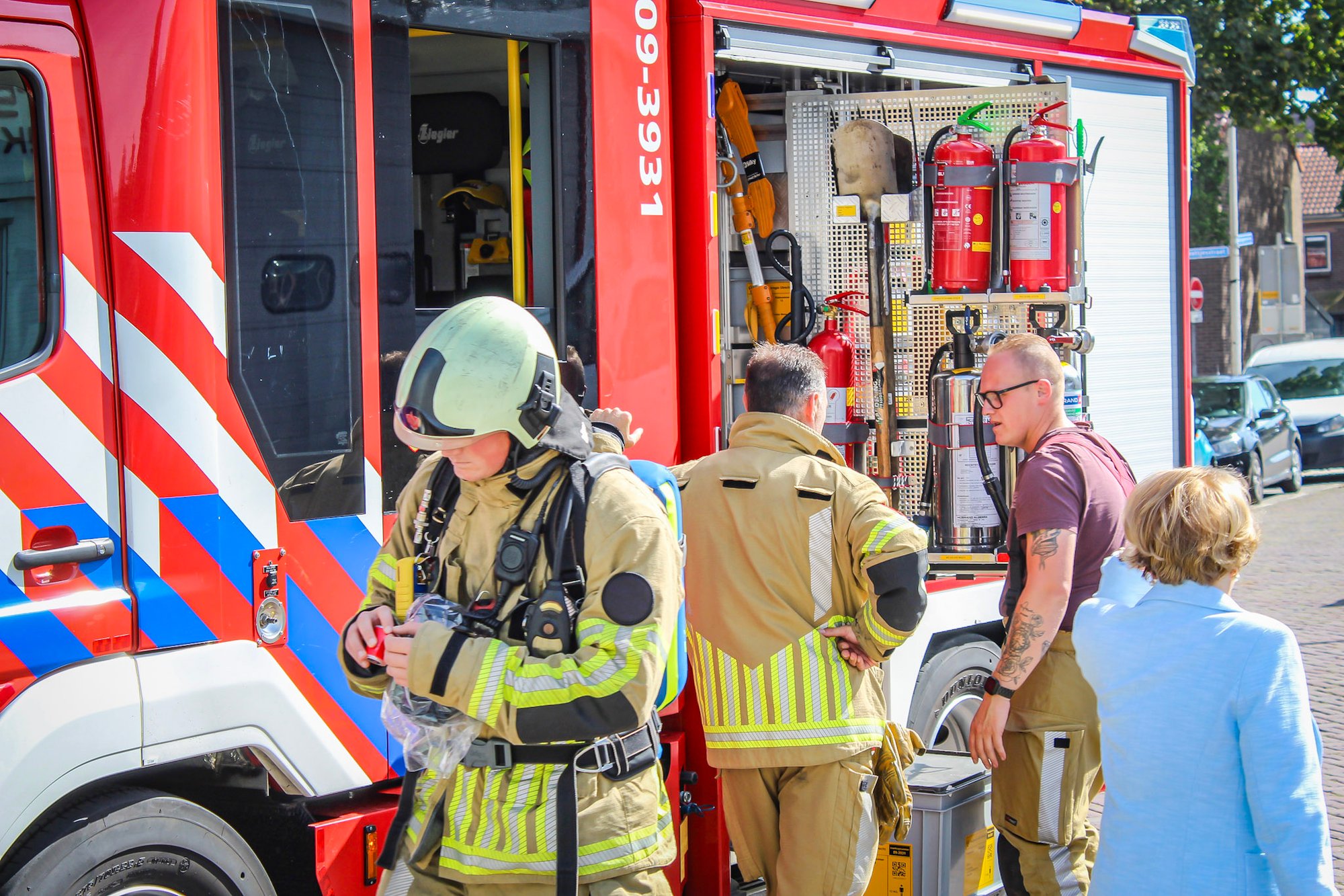 Brandweer dicht gaslek na ongeval met graafmachine in Utrechtse Berlagestraat