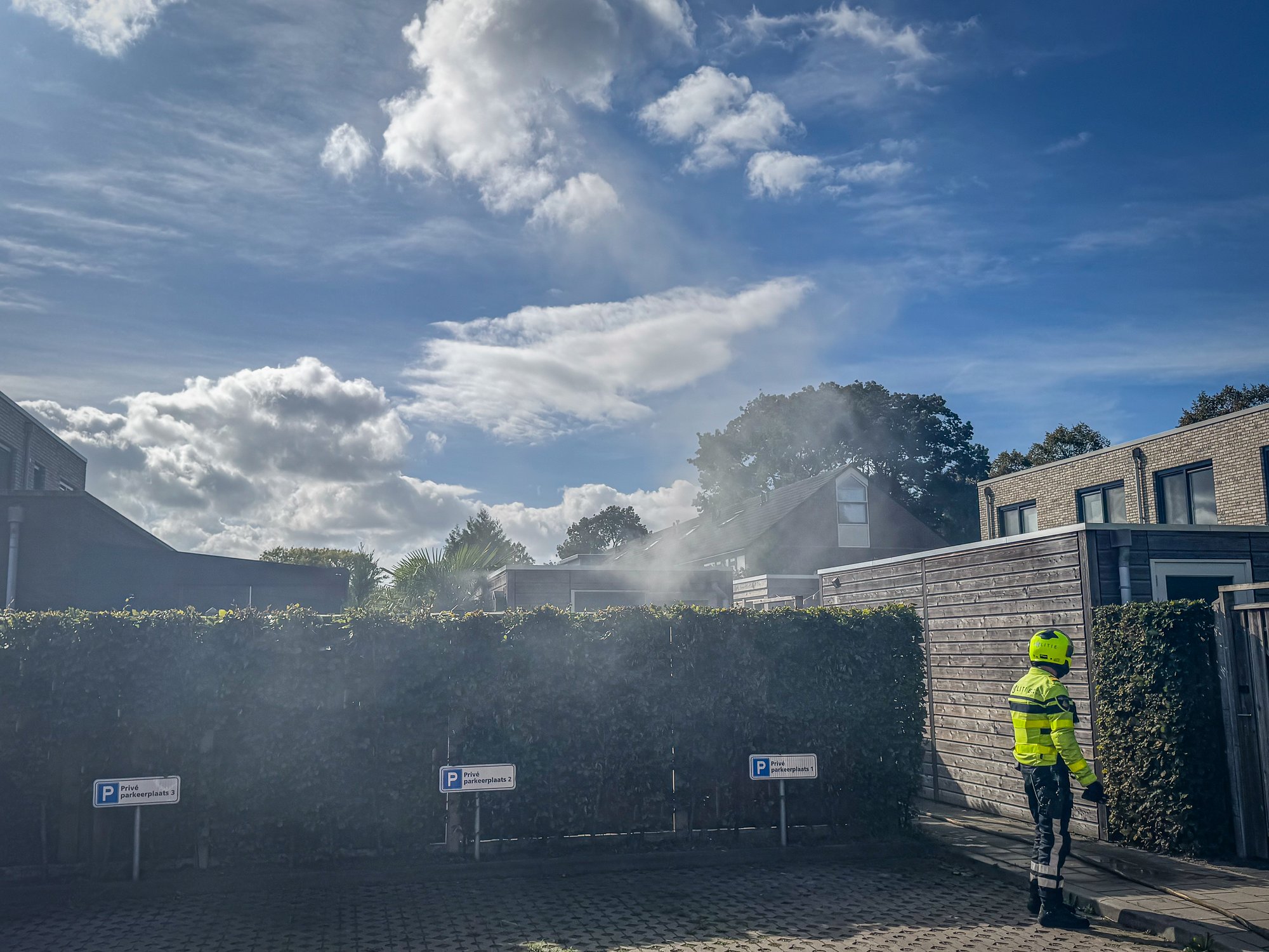 Brandweer onderzoekt brand in schuur aan de Melde in Kampen
