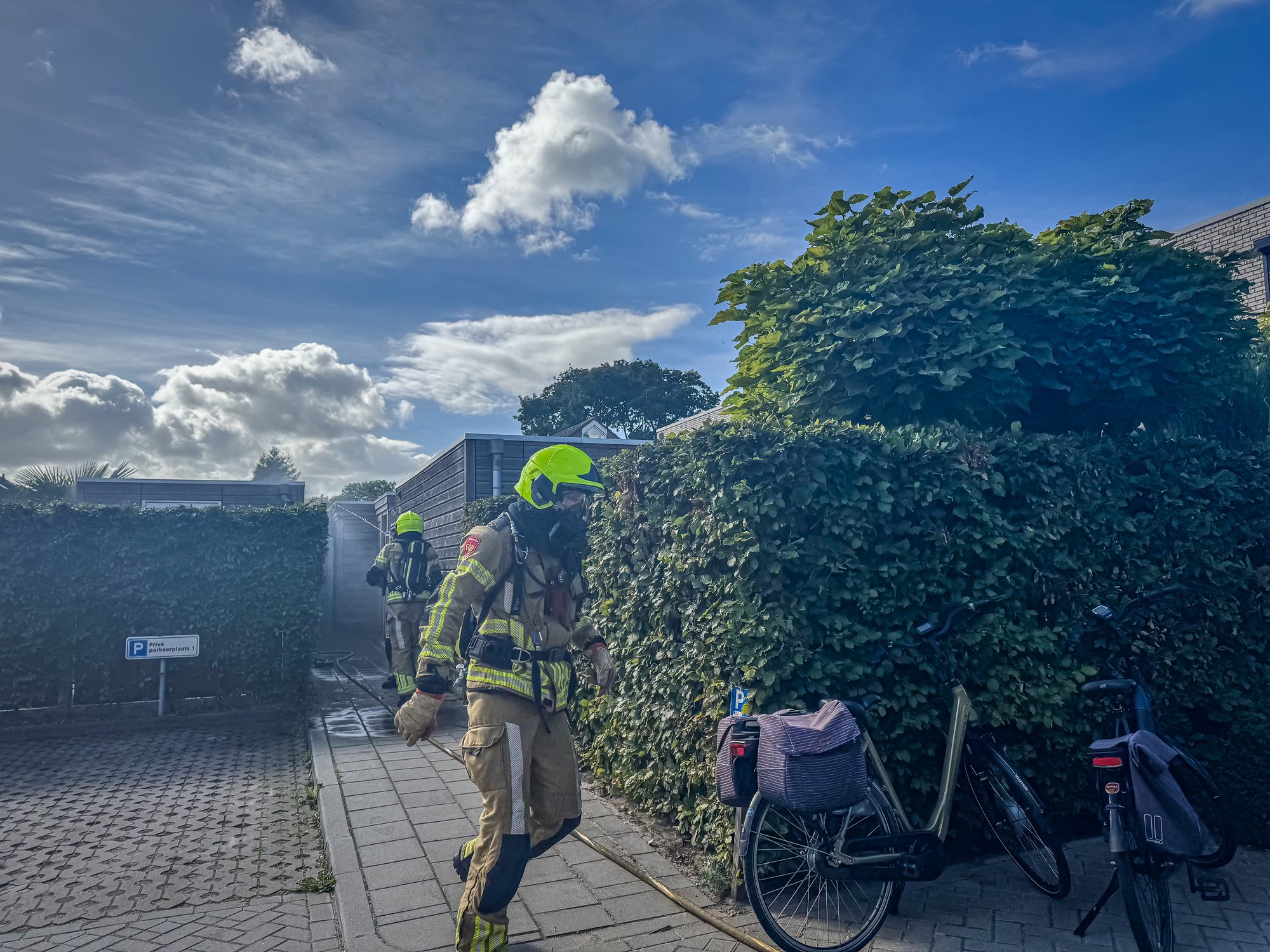 Brandweer onderzoekt brand in schuur aan de Melde in Kampen