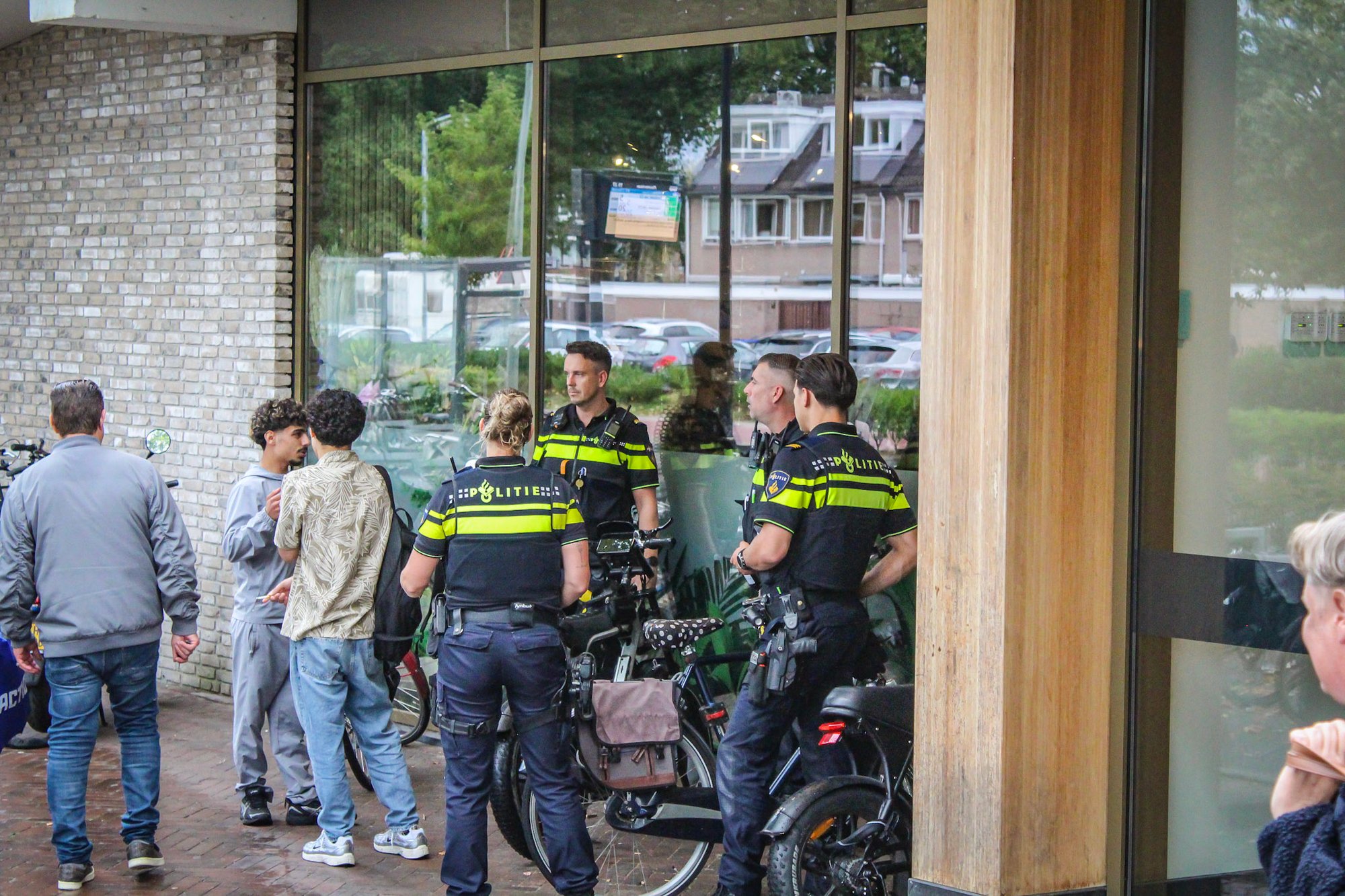 Fatbiker valt op P.A. de Kok-plein in Dordrecht