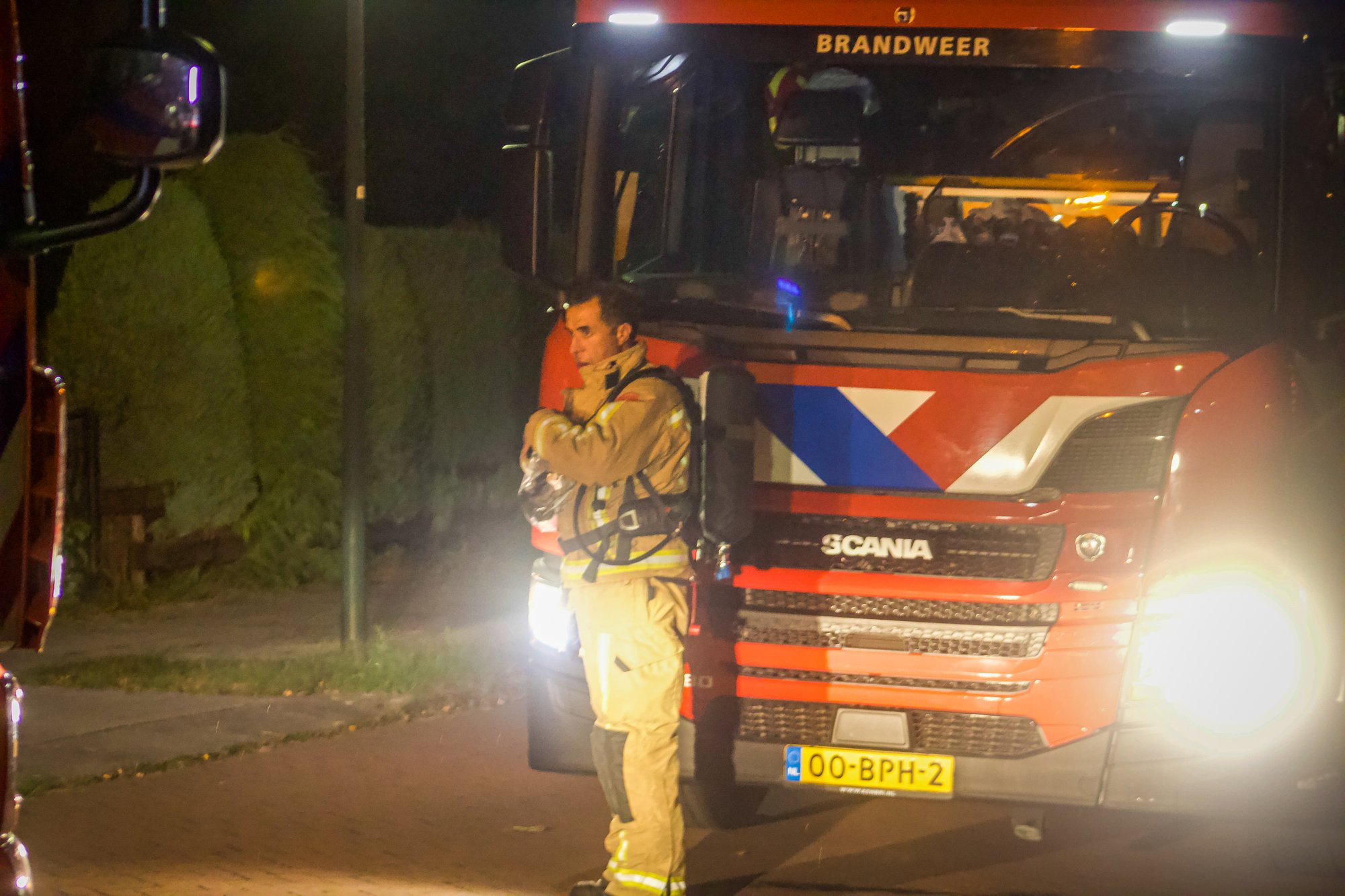 Felle brand verwoest garage in Geldrop, hond in veiligheid gebracht
