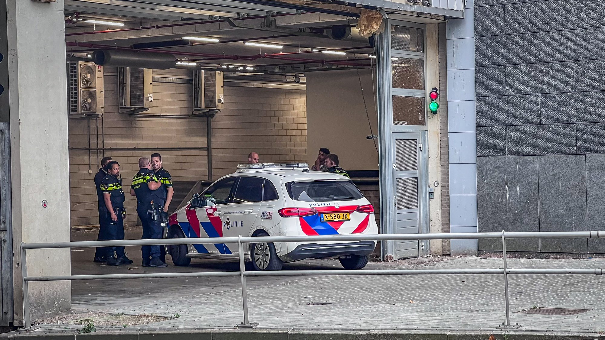 Grootschalige politie-inzet op Stadhuisplein in Almere blijkt winkeldiefstal