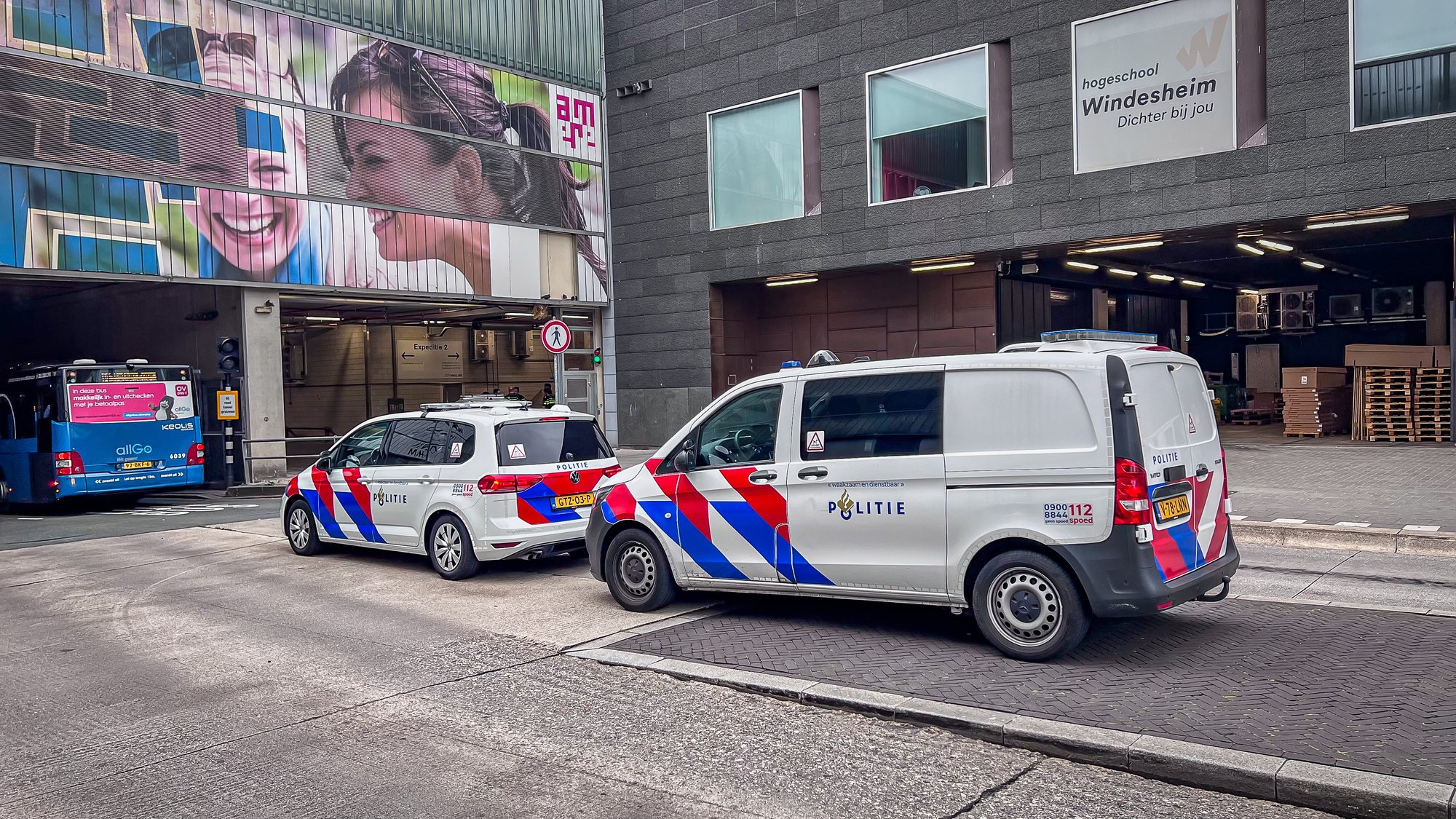 Grootschalige politie-inzet op Stadhuisplein in Almere blijkt winkeldiefstal