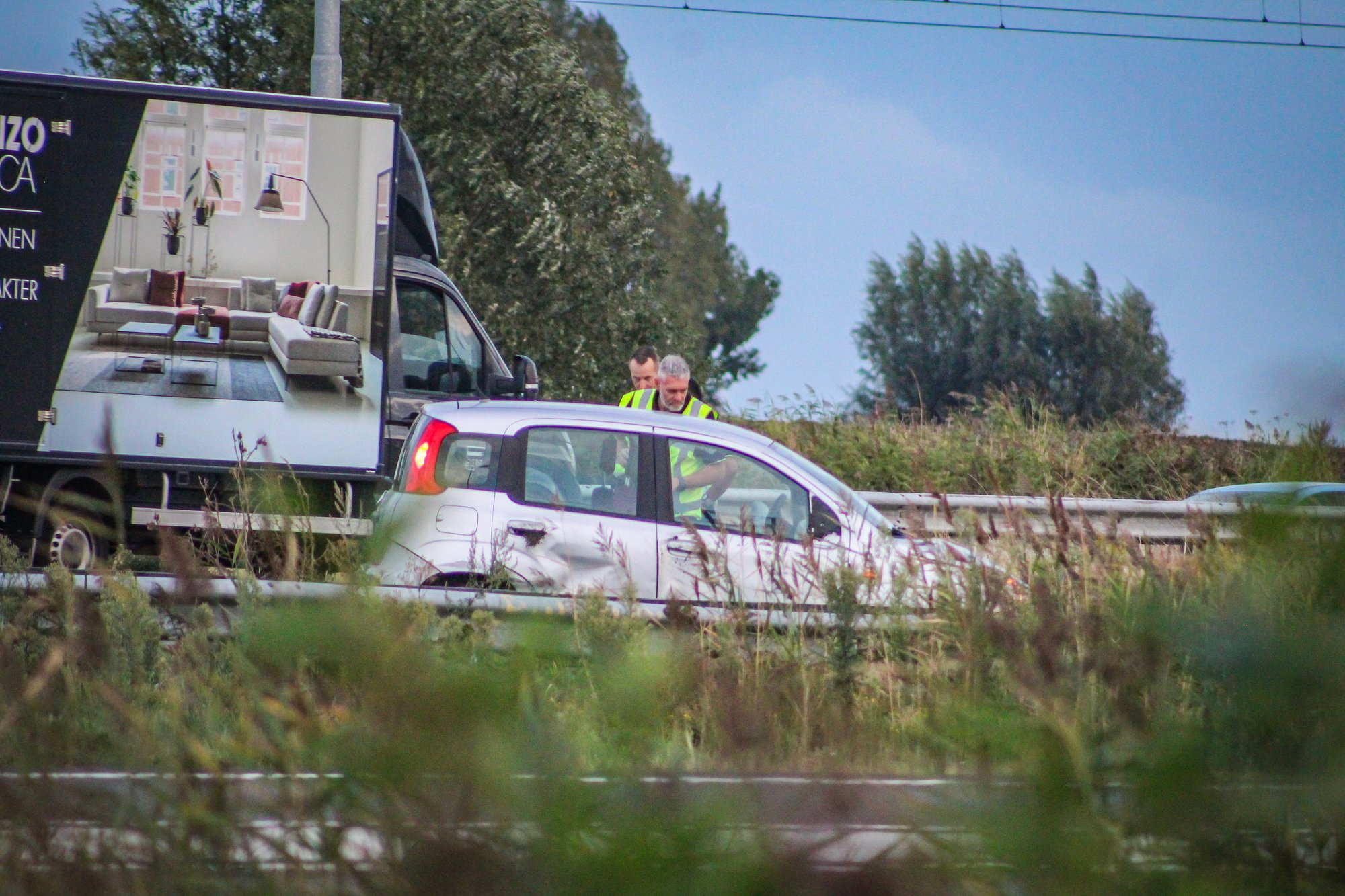 Persoon aangereden na uitstappen bij pech op A16, slachtoffer gereanimeerd
