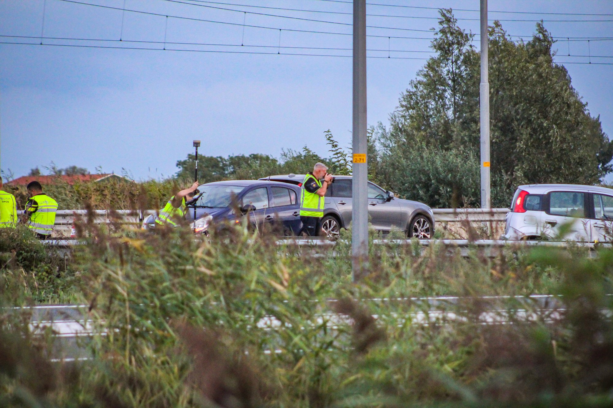 Persoon aangereden na uitstappen bij pech op A16, slachtoffer gereanimeerd