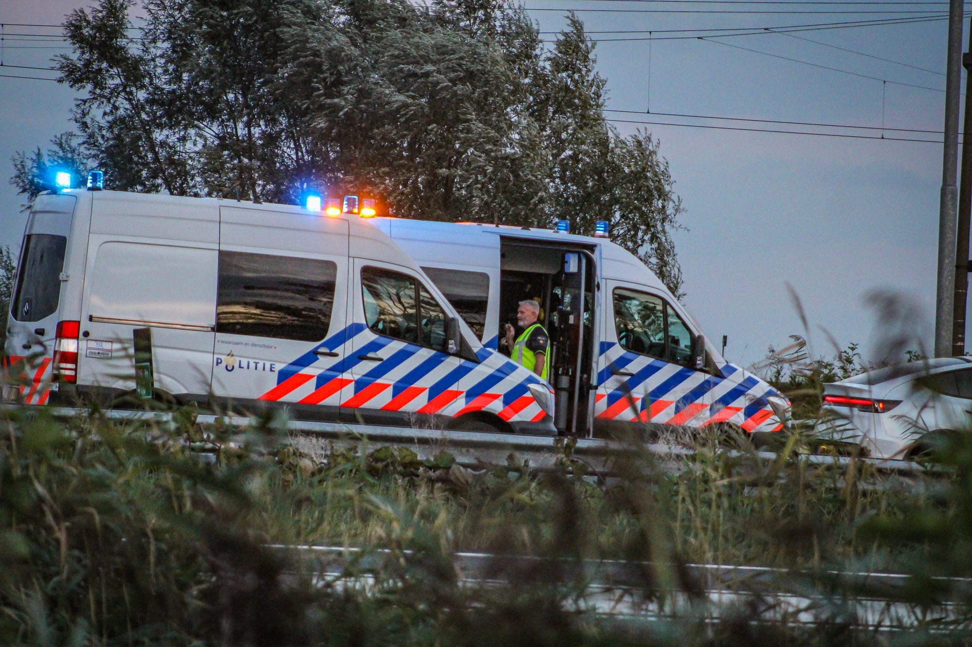 Persoon aangereden na uitstappen bij pech op A16, slachtoffer gereanimeerd