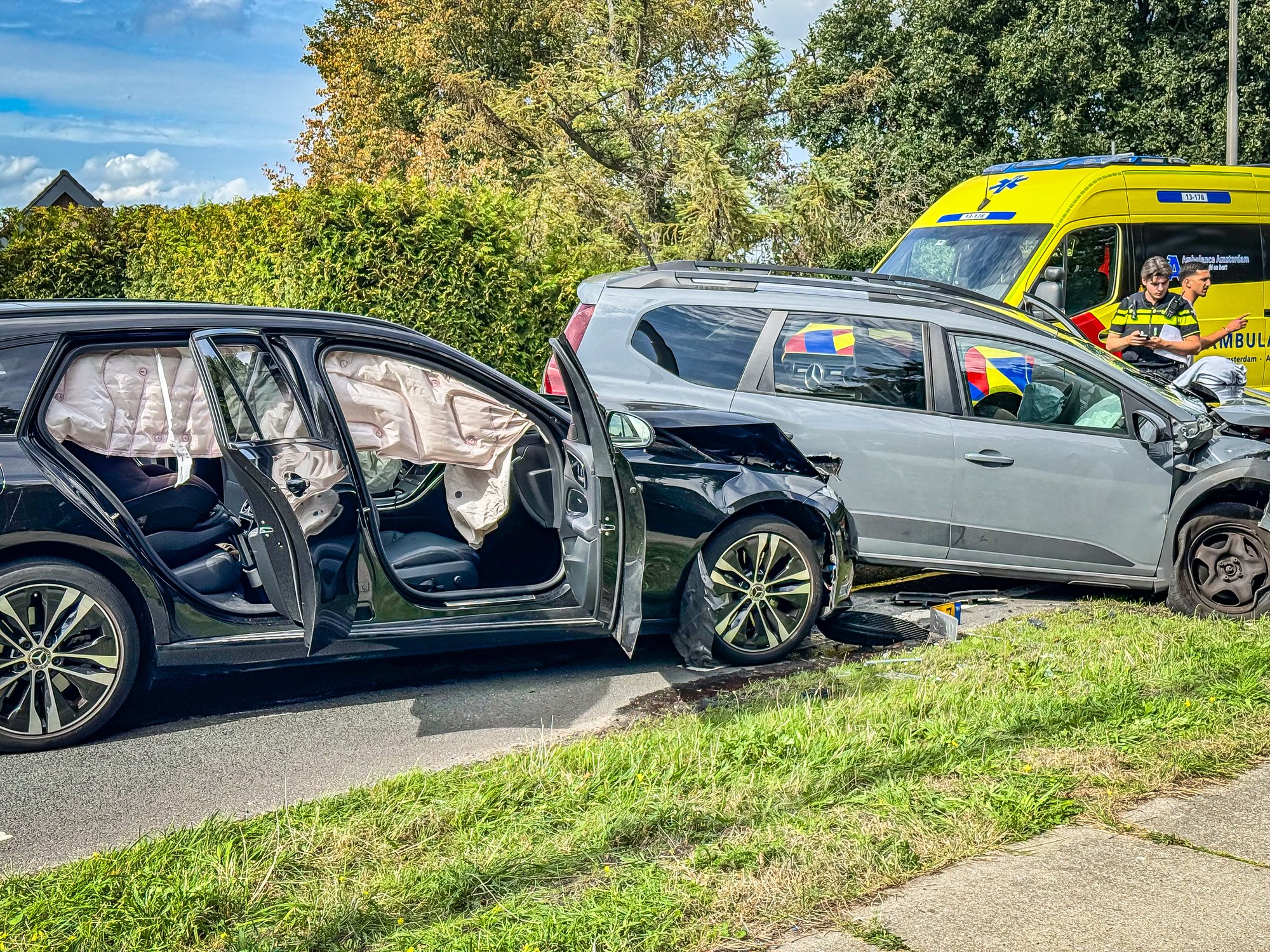 Twee auto’s total loss na ongeval op Legmeerdijk in Amstelveen