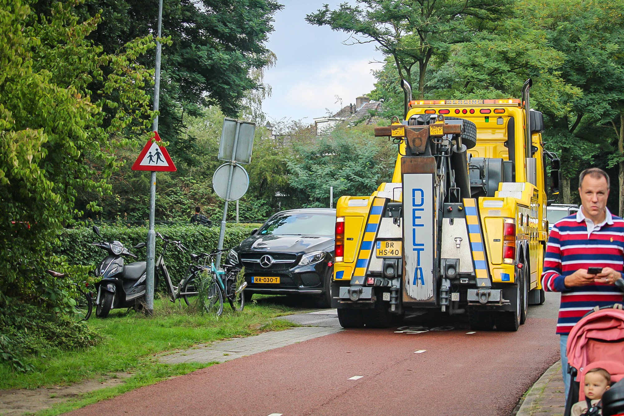 [UPDATE] Berging vrachtwagen gestart na treinbotsing bij Ermelo