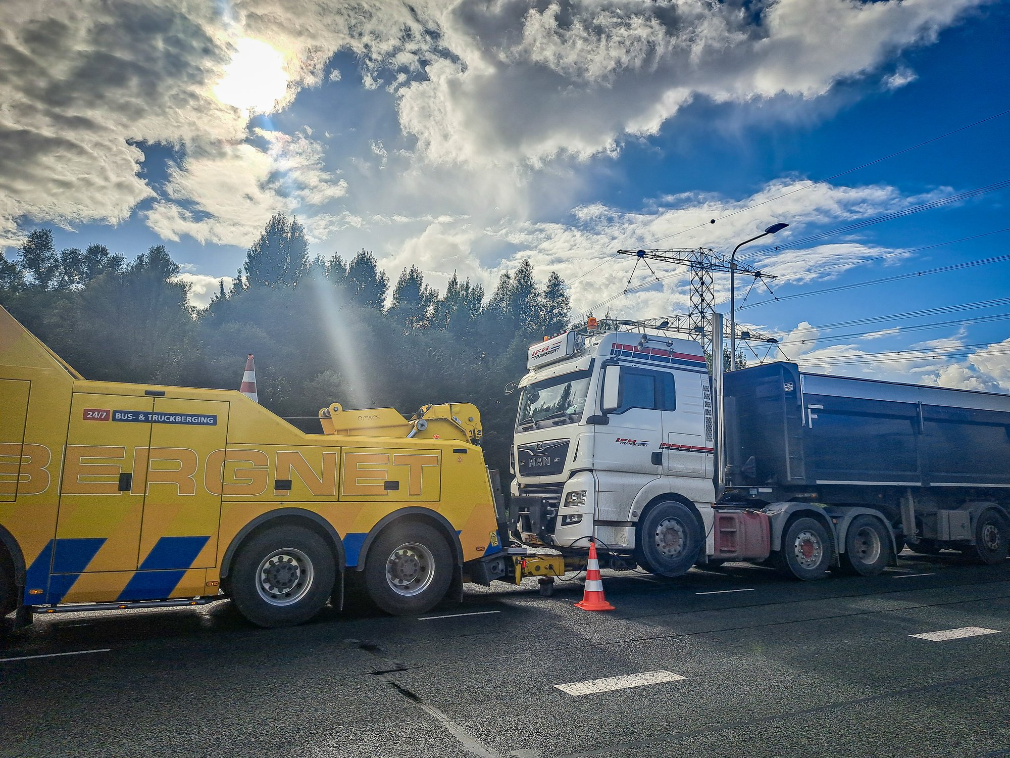 Vrachtwagen met pech zorgt voor hinder op Larserdreef in Lelystad