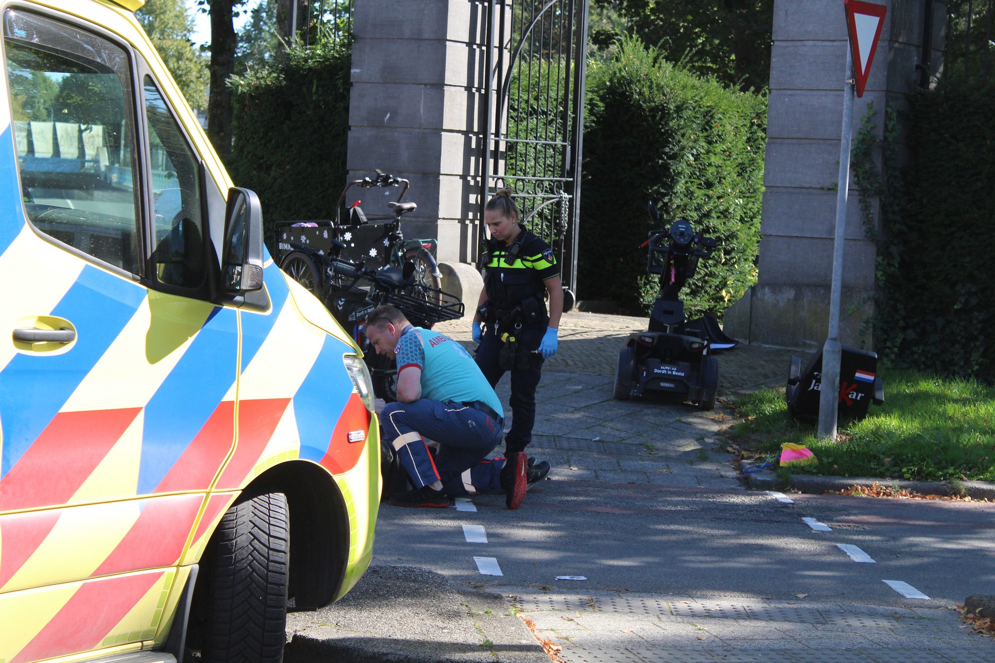Vrouw lichtgewond na val uit scootmobiel in Dordrecht