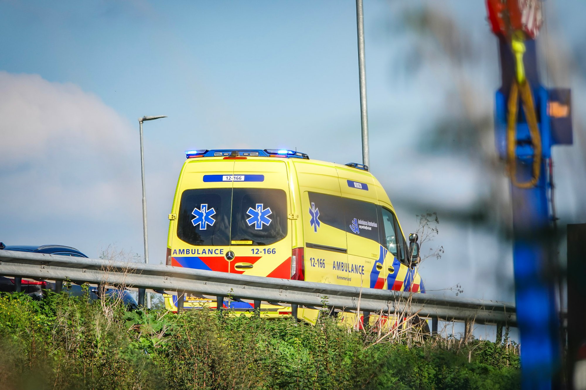 Auto betrokken bij ongeval op A44 bij Abbenes, flinke file